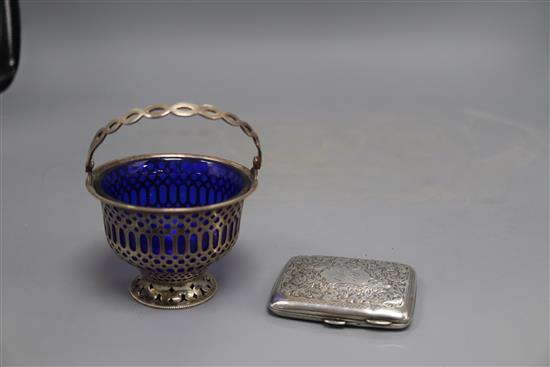 An Edwardian silver sugar basket, with blue glass liner(chip to rim) and an engraved silver cigarette case, 4.5 oz.